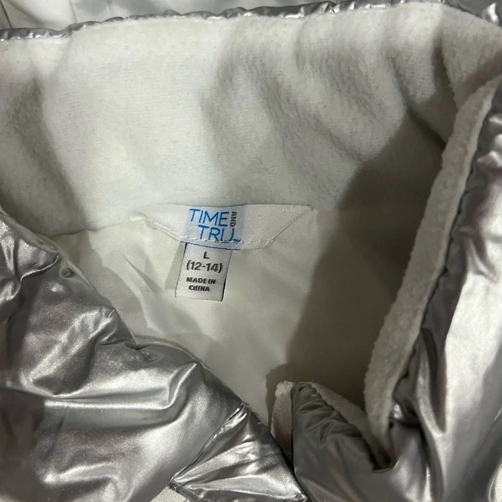 Time and Tru Women's Silver Puffer Jacket - Picture 4 of 4